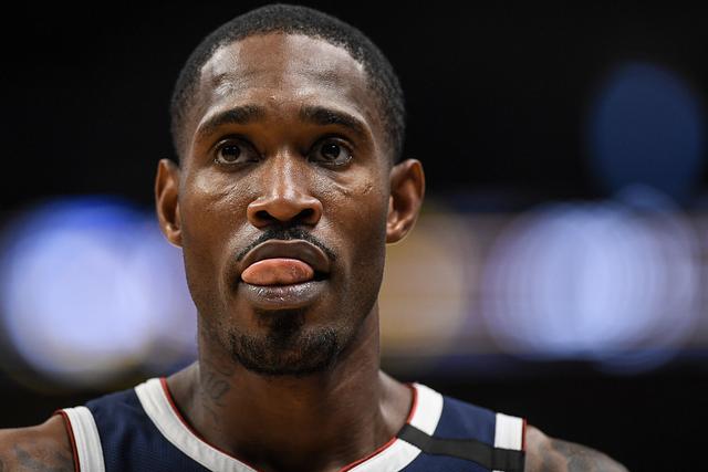 哈格里夫斯：琼斯的场上位置有点靠后