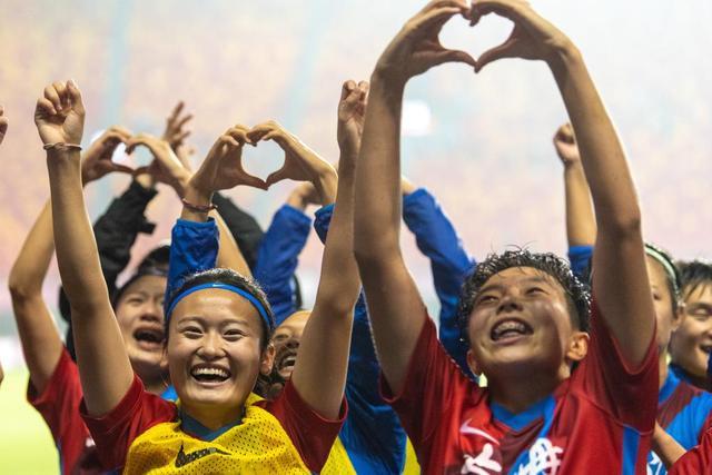 国王力克独行侠止6连败 恩比德37分76人4连胜